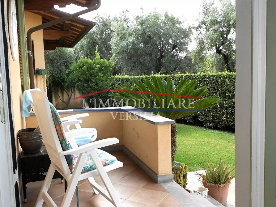 Immagine 17 di Villa in vendita  a Seravezza