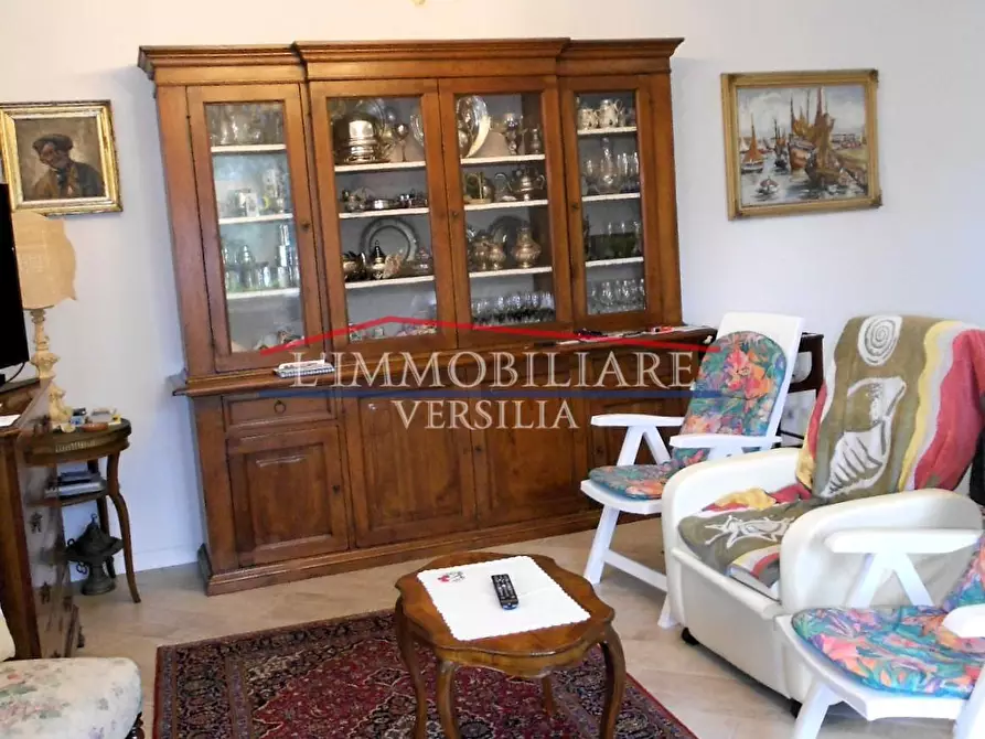 Immagine 21 di Villa in vendita  a Seravezza