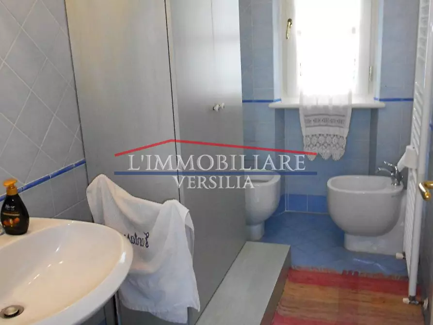 Immagine 25 di Villa in vendita  a Seravezza