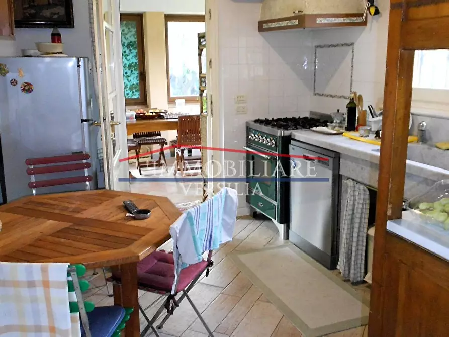 Immagine 15 di Villa in vendita  a Seravezza