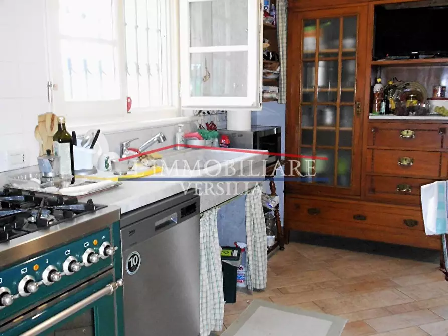 Immagine 16 di Villa in vendita  a Seravezza