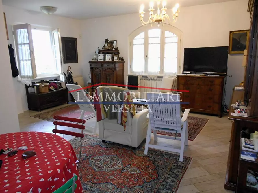 Immagine 18 di Villa in vendita  a Seravezza