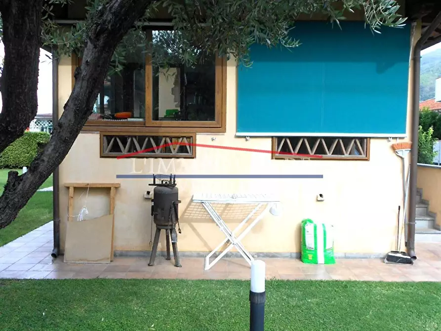 Immagine 58 di Villa in vendita  a Seravezza