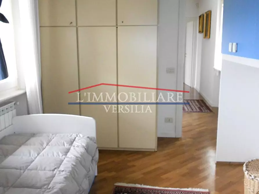 Immagine 37 di Villa in vendita  a Seravezza