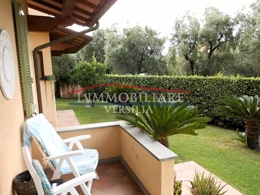 Immagine 5 di Villa in vendita  a Seravezza