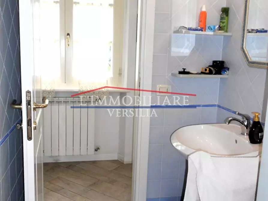 Immagine 24 di Villa in vendita  a Seravezza