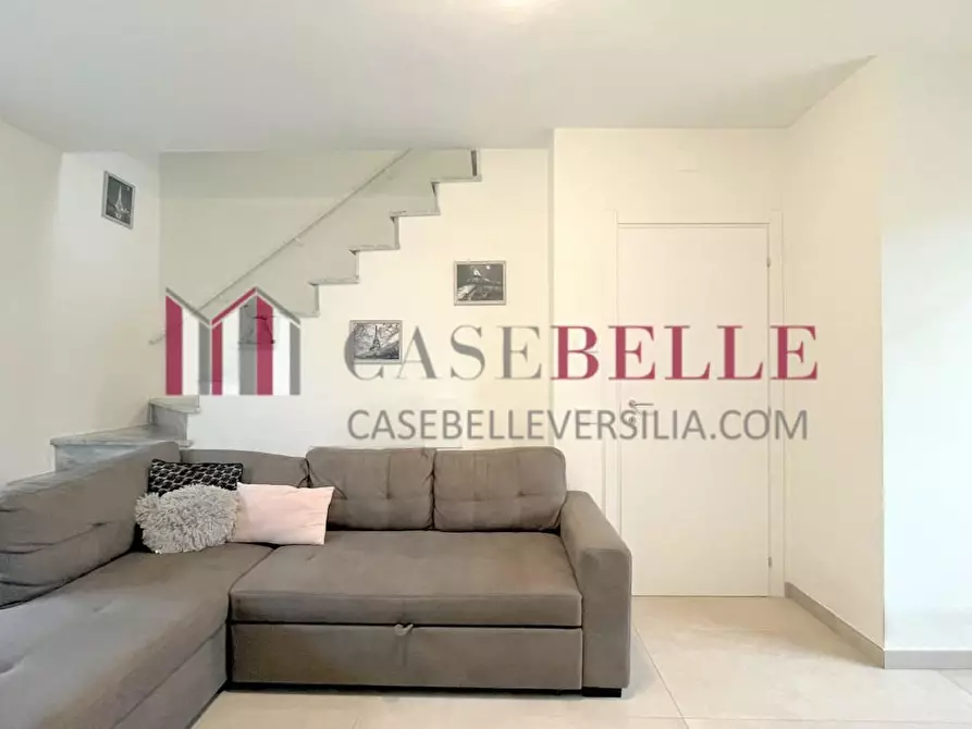 Immagine 2 di Casa bifamiliare in vendita  a Camaiore