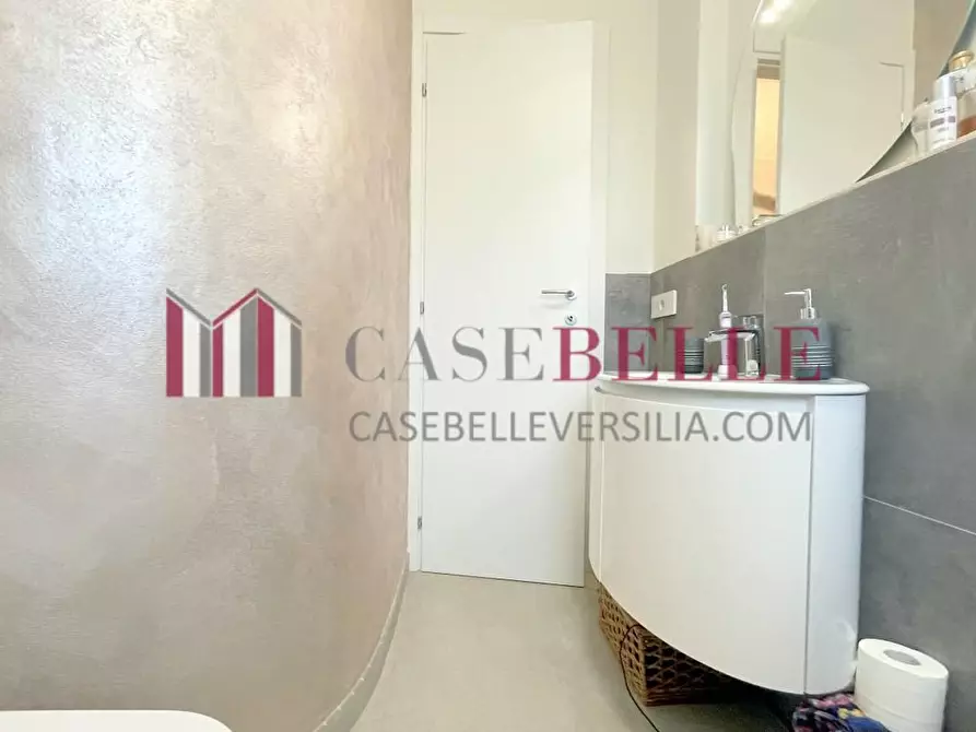 Immagine 35 di Casa bifamiliare in vendita  a Camaiore