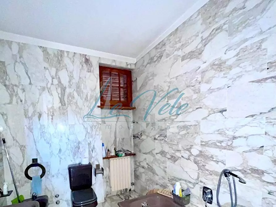 Immagine 17 di Casa semindipendente in vendita  a Montignoso