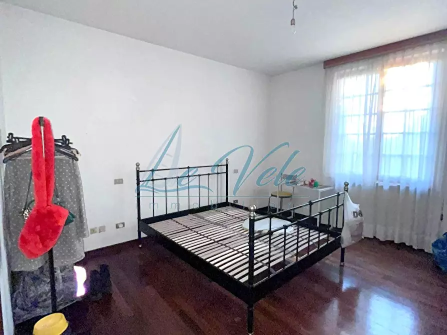 Immagine 15 di Casa semindipendente in vendita  a Montignoso