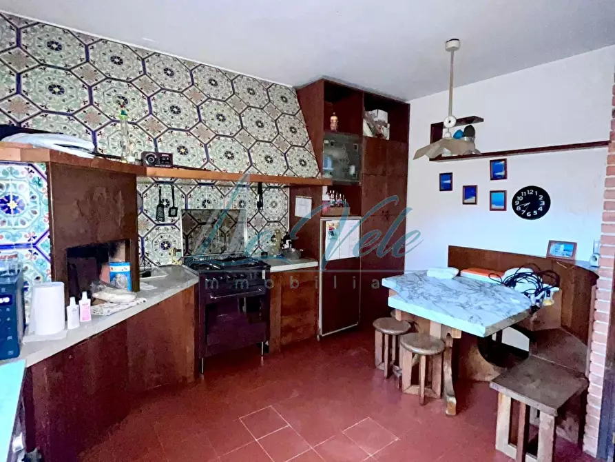 Immagine 11 di Casa semindipendente in vendita  a Montignoso