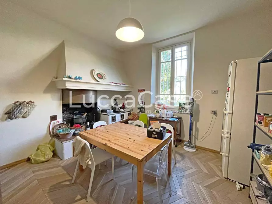 Immagine 11 di Villa in vendita  a Lucca