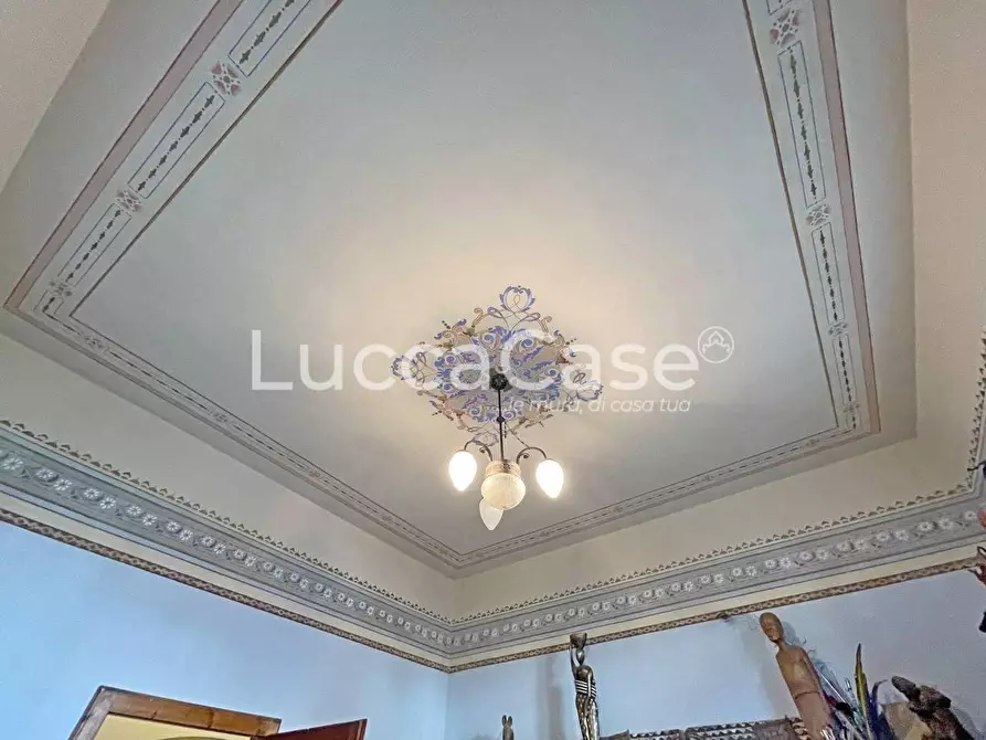 Immagine 14 di Villa in vendita  a Lucca