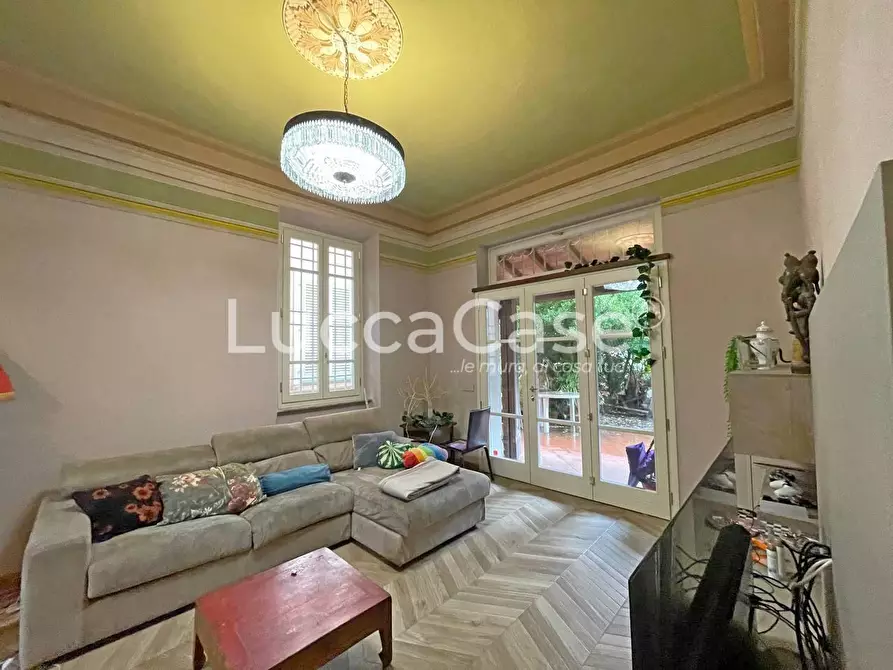 Immagine 8 di Villa in vendita  a Lucca