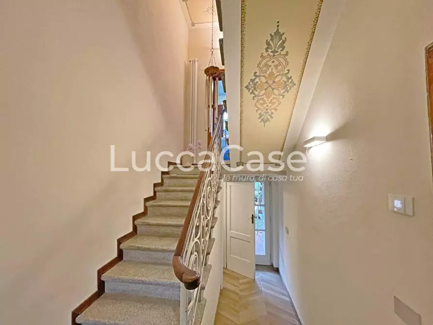Immagine 6 di Villa in vendita  a Lucca