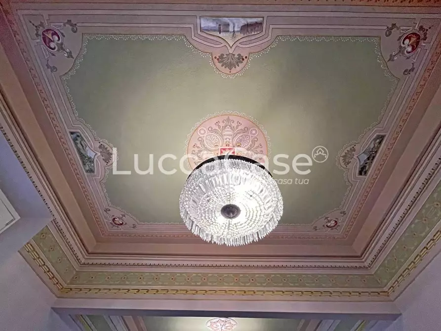 Immagine 3 di Villa in vendita  a Lucca