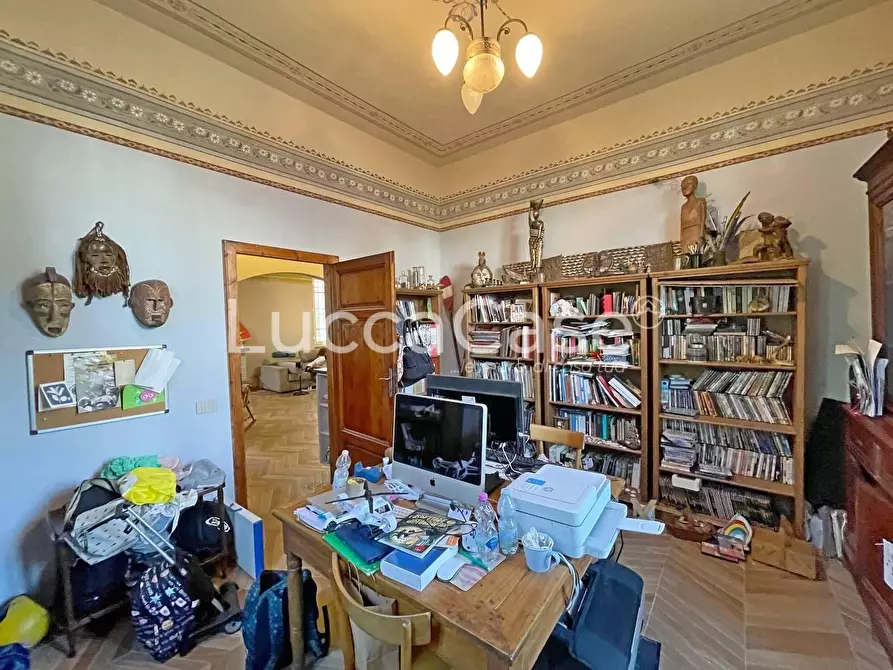 Immagine 17 di Villa in vendita  a Lucca