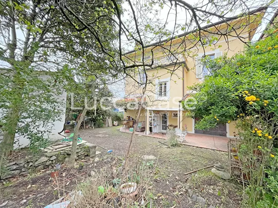 Immagine 48 di Villa in vendita  a Lucca