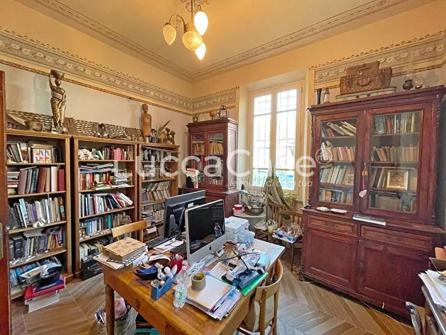 Immagine 16 di Villa in vendita  a Lucca