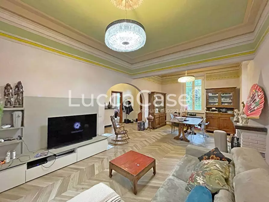 Immagine 27 di Villa in vendita  a Lucca