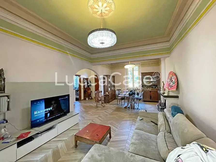 Immagine 10 di Villa in vendita  a Lucca