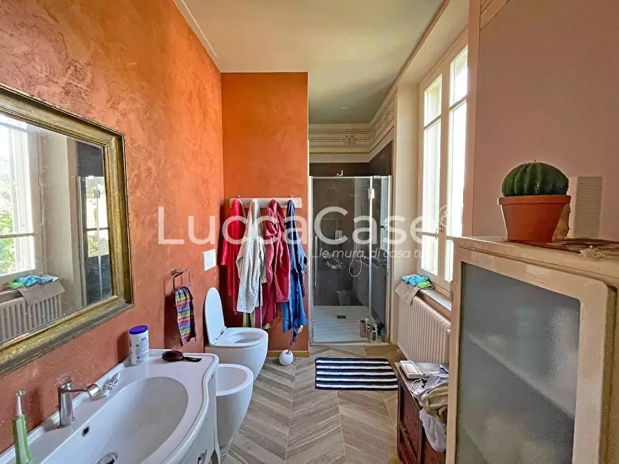 Immagine 18 di Villa in vendita  a Lucca