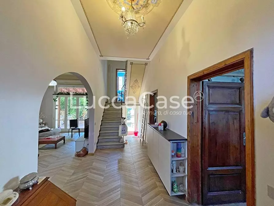 Immagine 5 di Villa in vendita  a Lucca