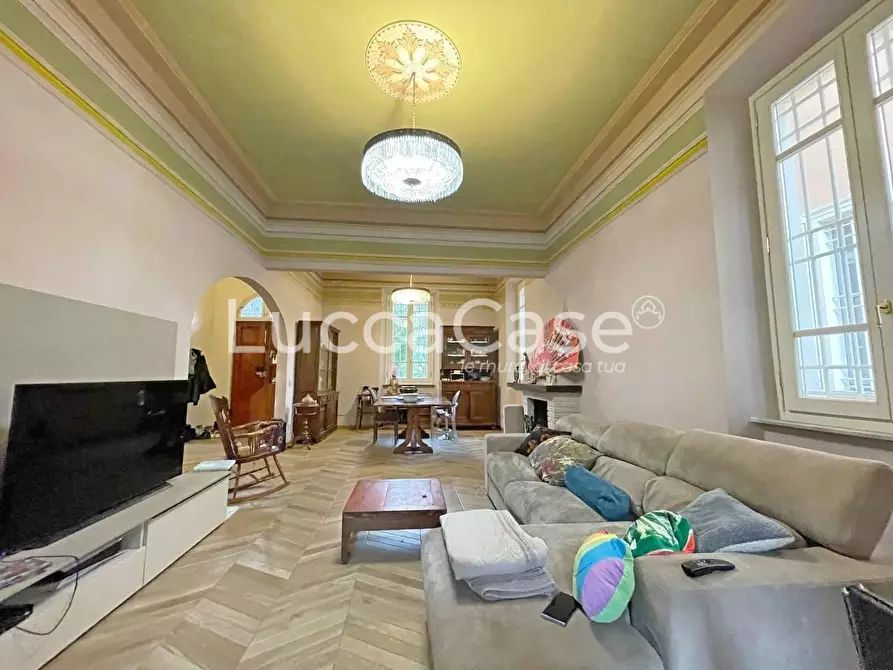 Immagine 28 di Villa in vendita  a Lucca