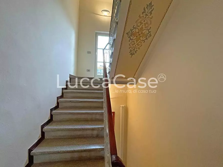 Immagine 38 di Villa in vendita  a Lucca