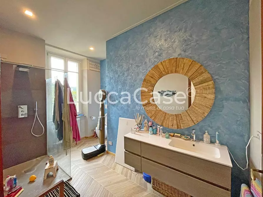 Immagine 36 di Villa in vendita  a Lucca