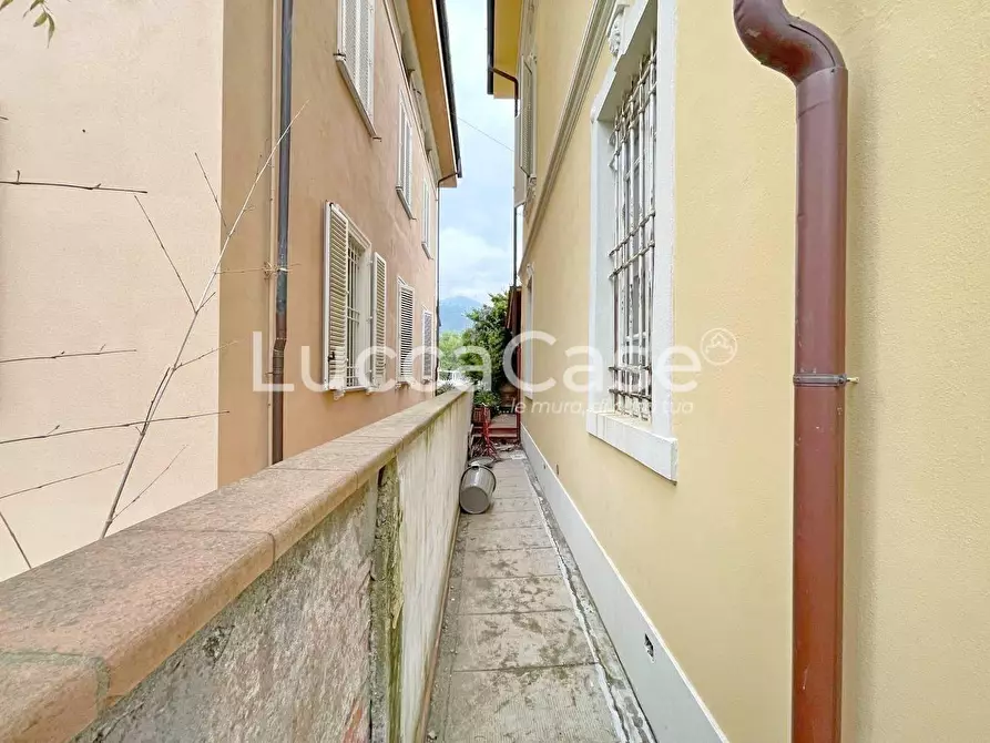 Immagine 47 di Villa in vendita  a Lucca