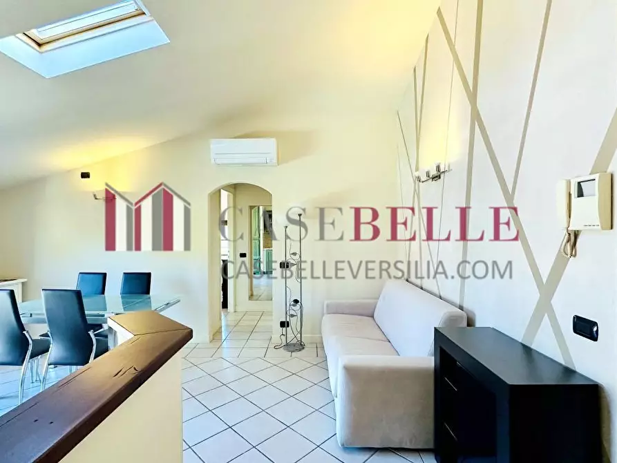 Immagine 2 di Mansarda in vendita  a Camaiore