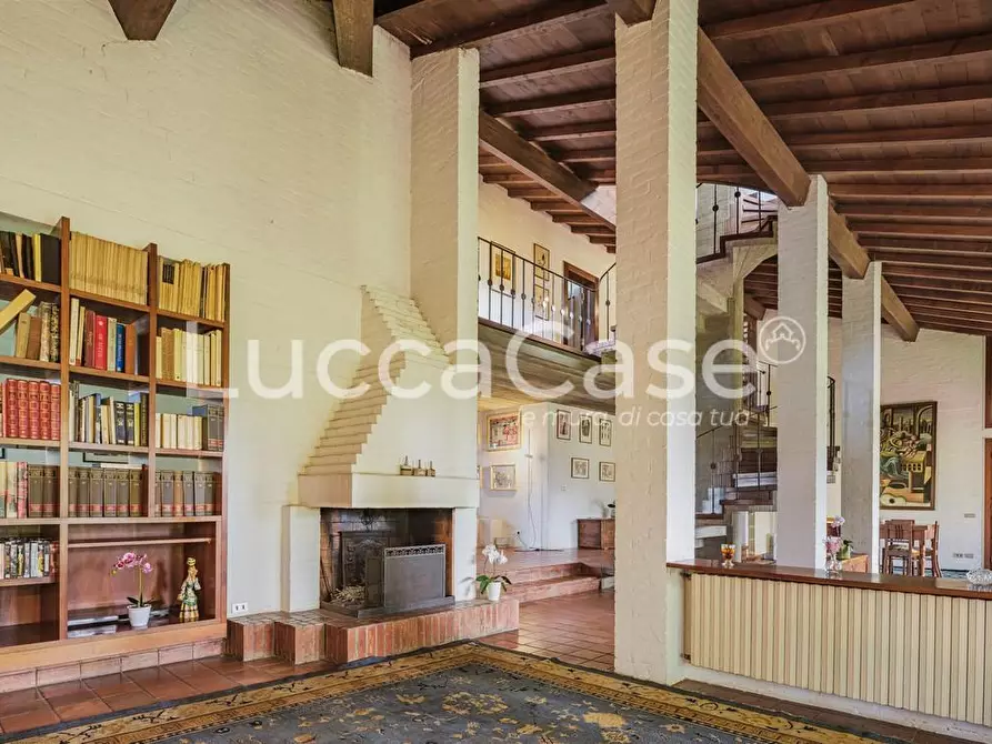 Immagine 6 di Villa in vendita  a Capannori