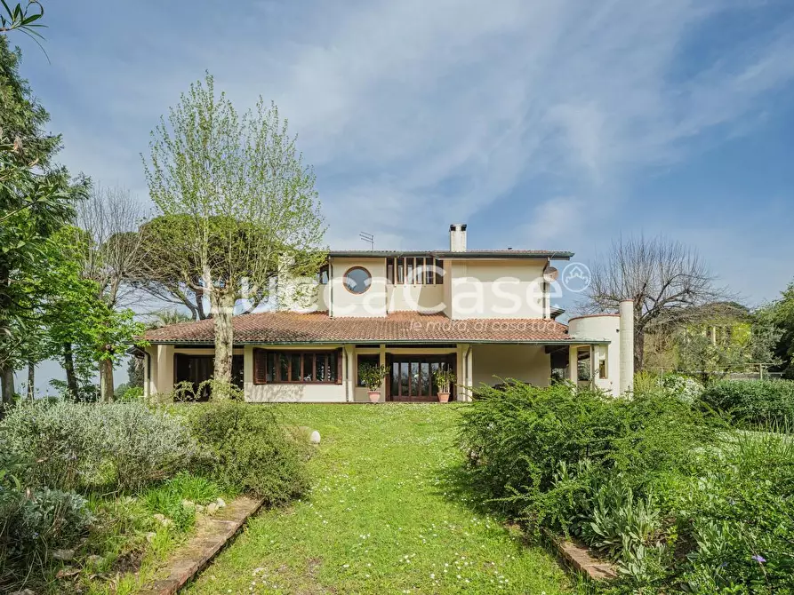 Immagine 18 di Villa in vendita  a Capannori