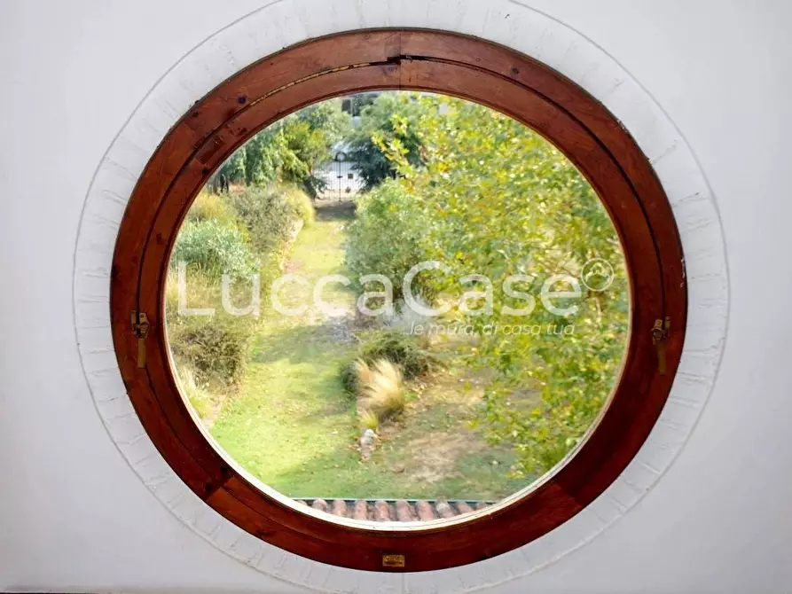 Immagine 29 di Villa in vendita  a Capannori