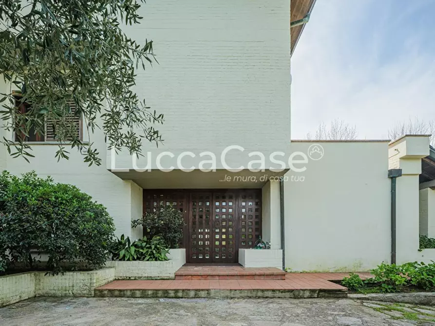 Immagine 20 di Villa in vendita  a Capannori