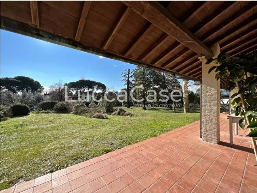 Immagine 39 di Villa in vendita  a Capannori