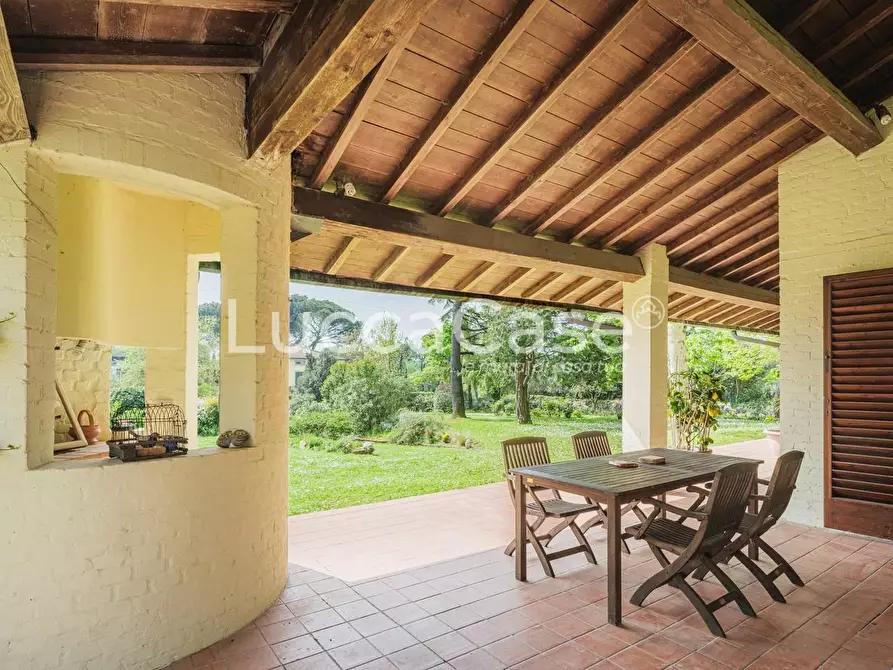 Immagine 40 di Villa in vendita  a Capannori