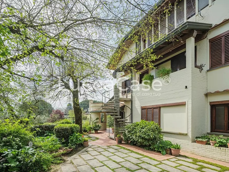 Immagine 43 di Villa in vendita  a Capannori