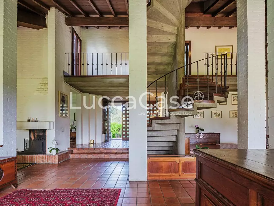 Immagine 13 di Villa in vendita  a Capannori