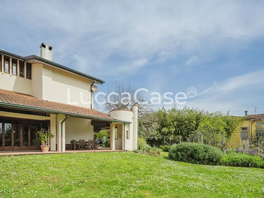 Immagine 30 di Villa in vendita  a Capannori