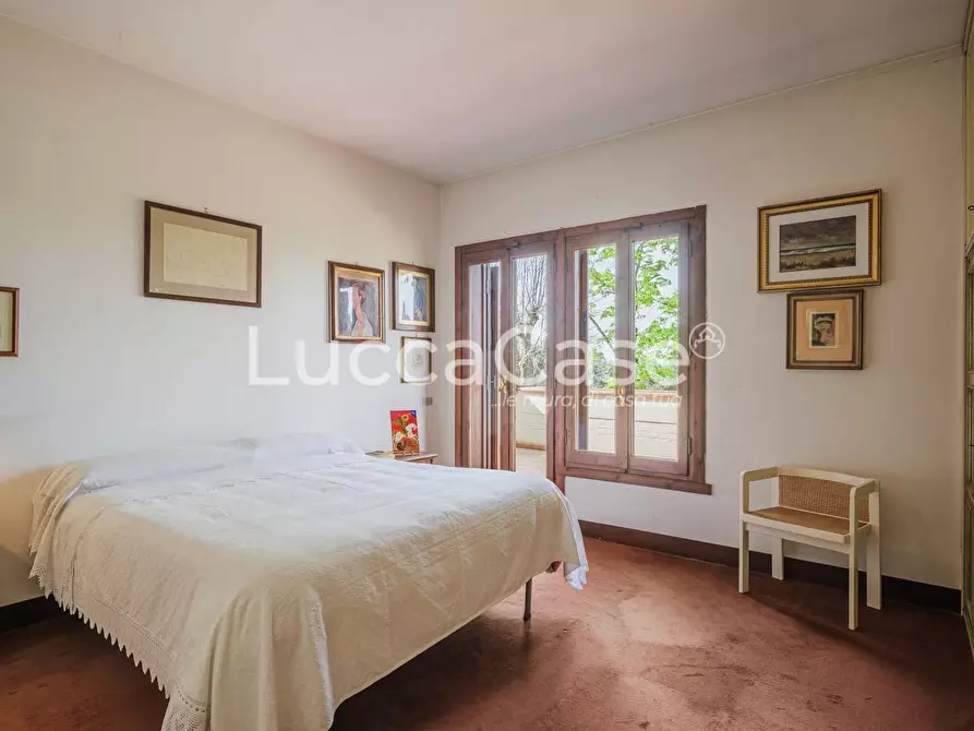 Immagine 17 di Villa in vendita  a Capannori