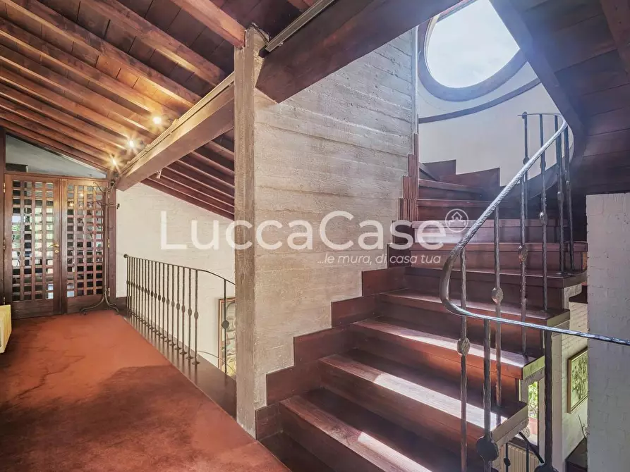 Immagine 19 di Villa in vendita  a Capannori