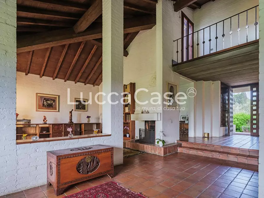 Immagine 4 di Villa in vendita  a Capannori