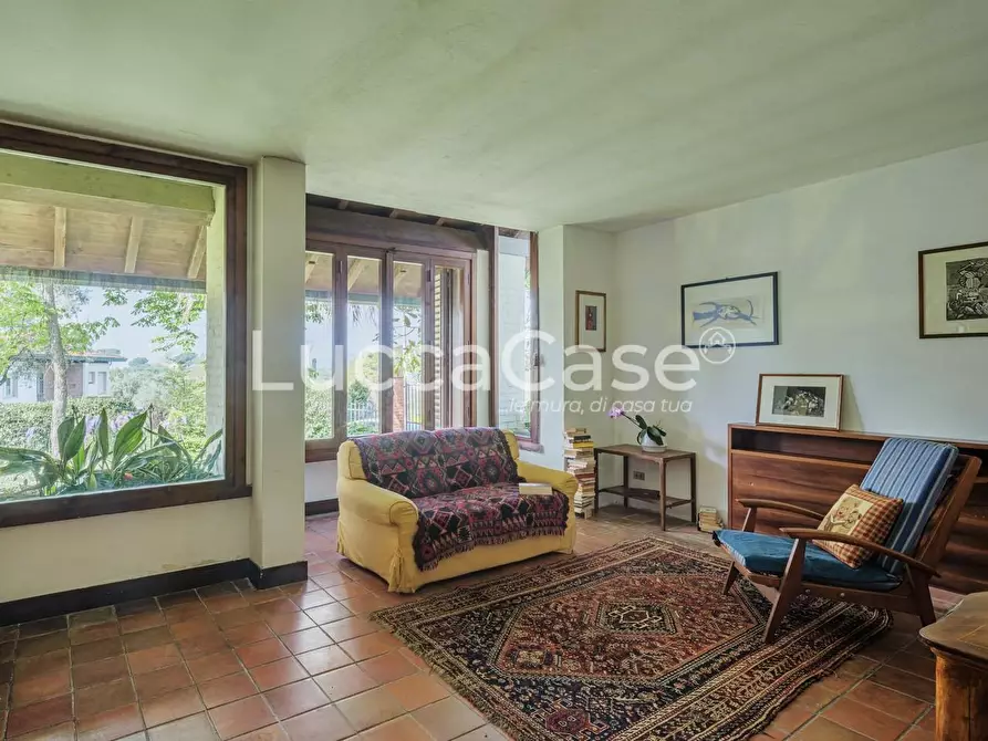 Immagine 11 di Villa in vendita  a Capannori