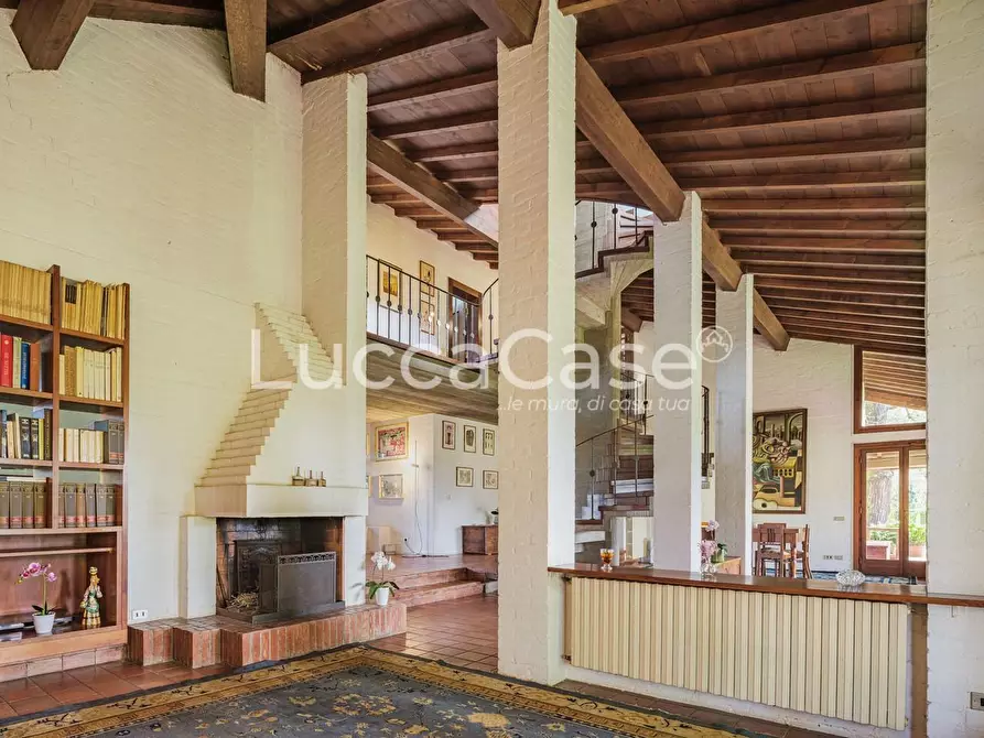 Immagine 1 di Villa in vendita  a Capannori