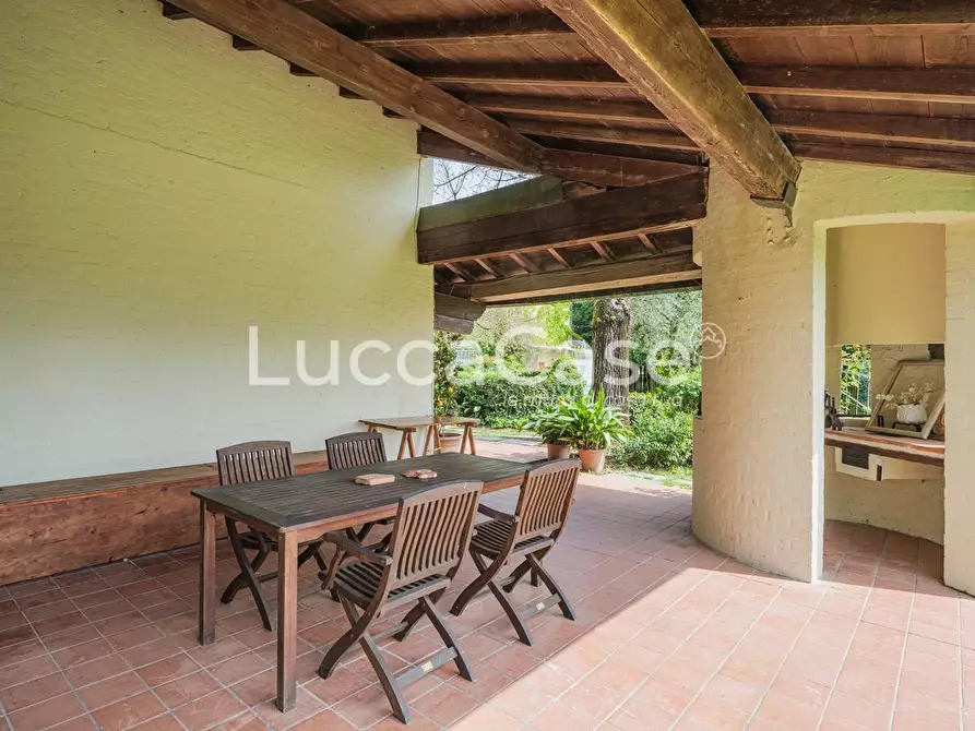 Immagine 38 di Villa in vendita  a Capannori