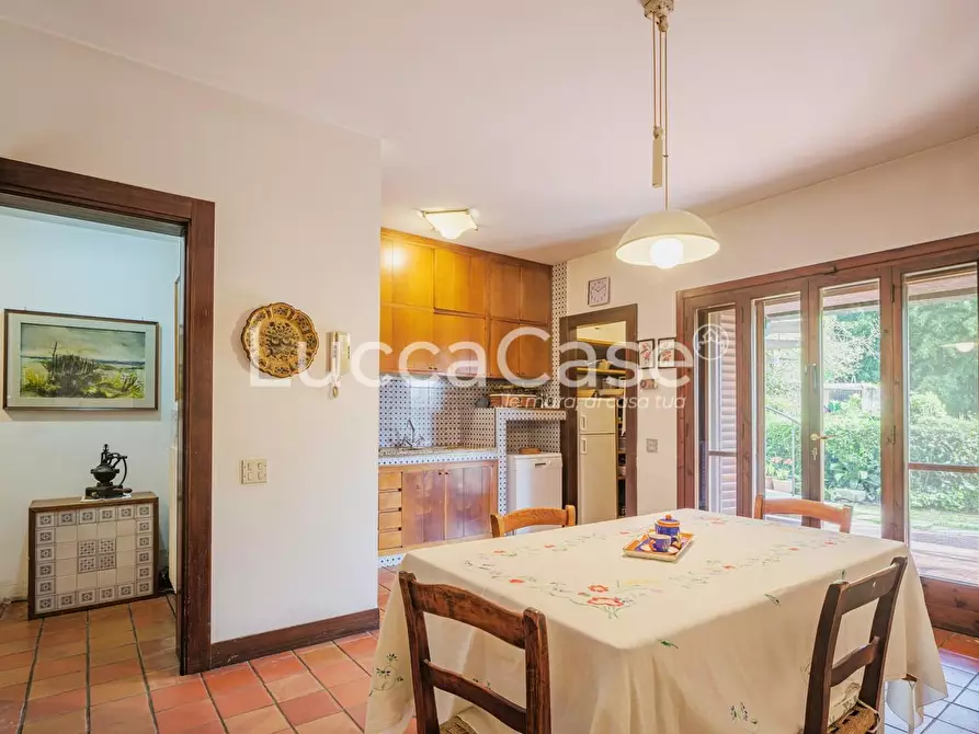 Immagine 14 di Villa in vendita  a Capannori