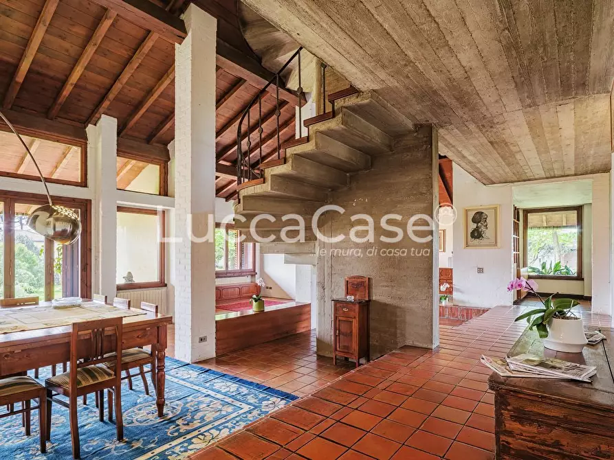 Immagine 9 di Villa in vendita  a Capannori