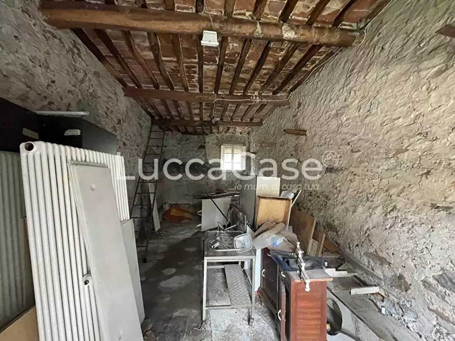 Immagine 4 di Rustico / casale in vendita  a Lucca